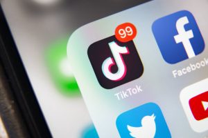 how does the TikTok algorithm work