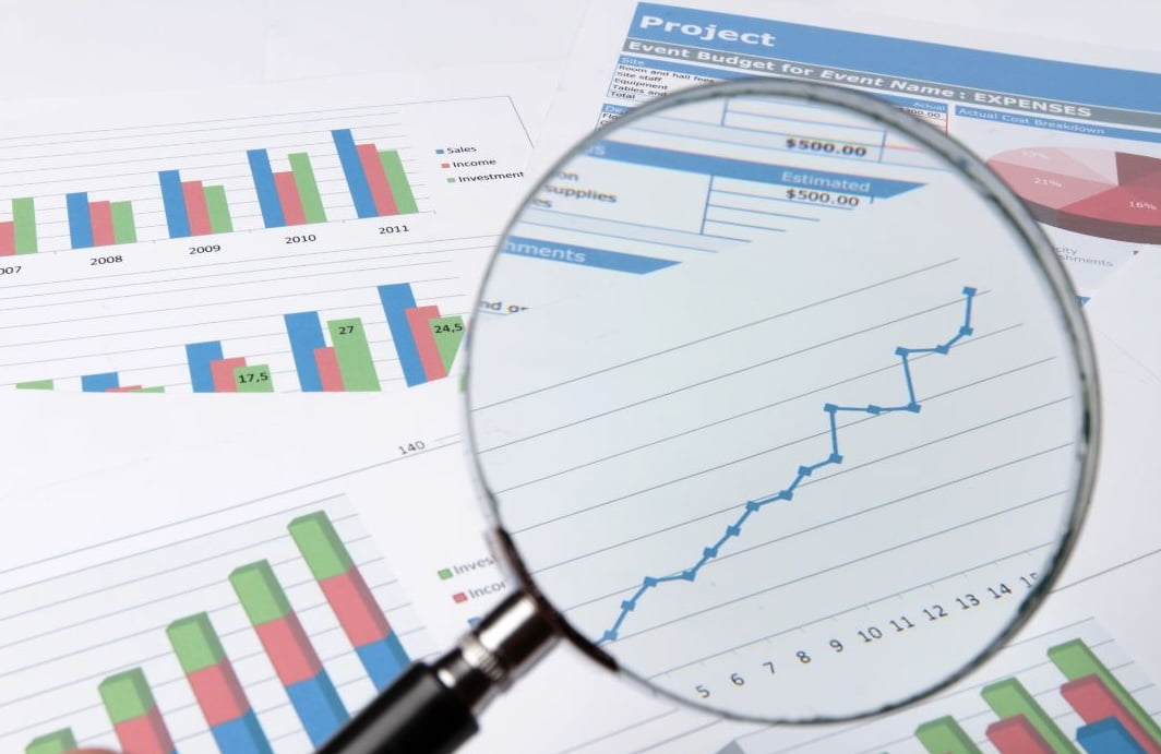 analysing past performance data