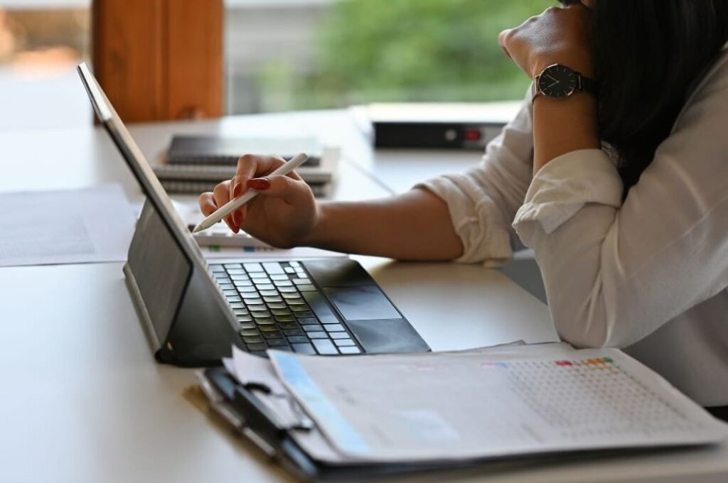 woman auditing website